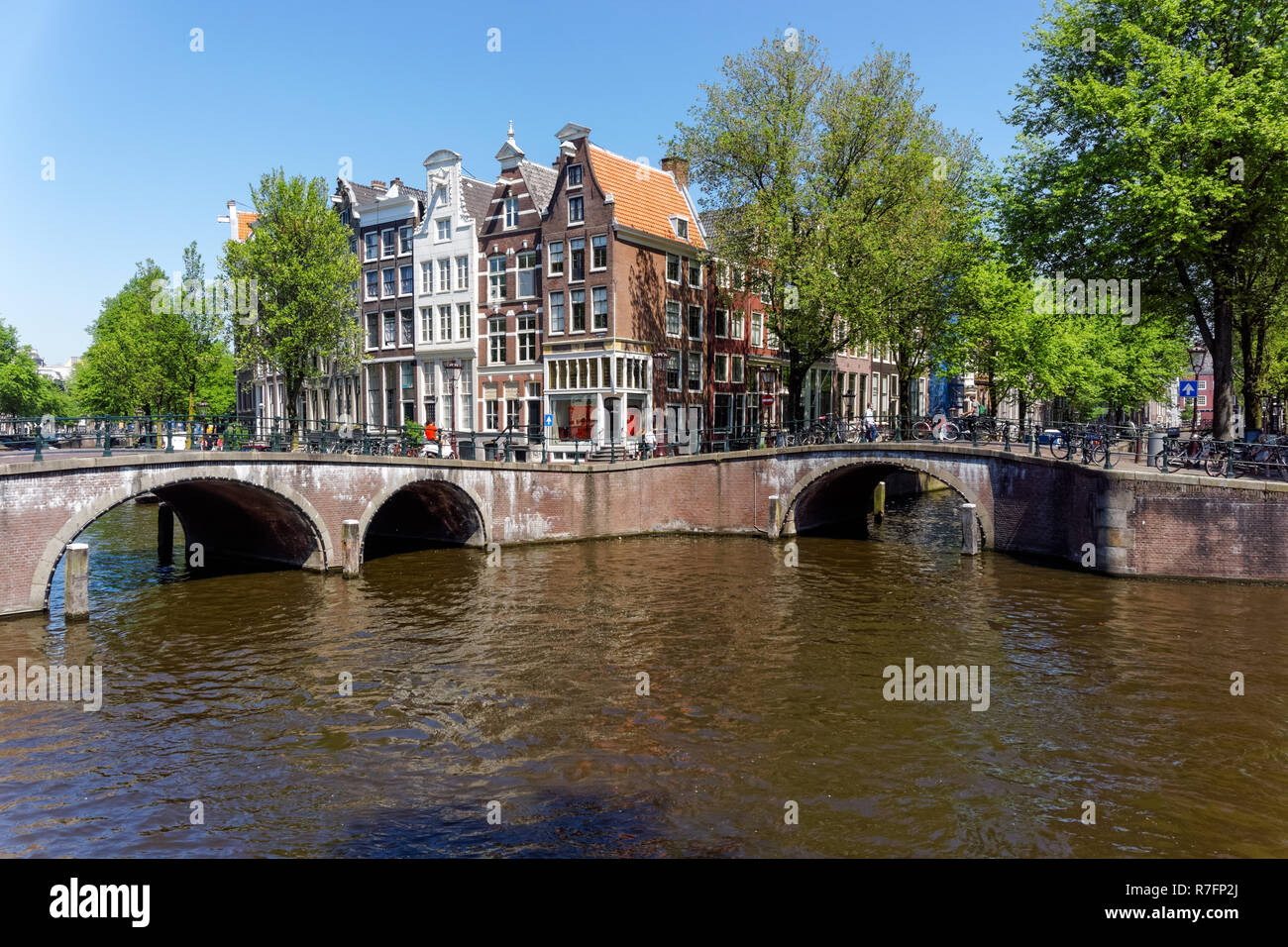 Traditionelle niederländische Stadthäuser an der Keizersgracht in Amsterdam, Niederlande Stockfoto