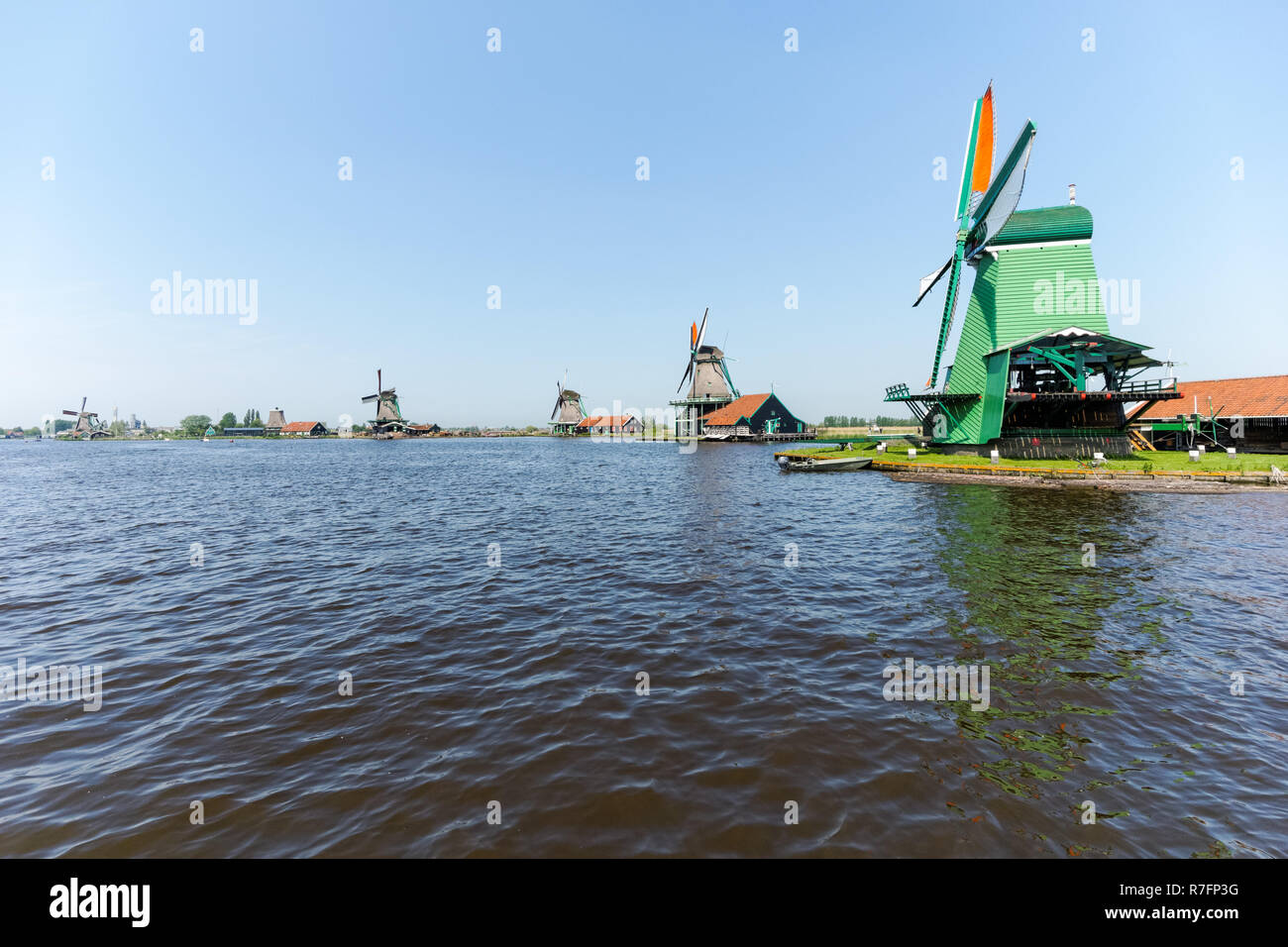 Holländische Windmühlen in Zaanse Schans in Niederlande Stockfoto