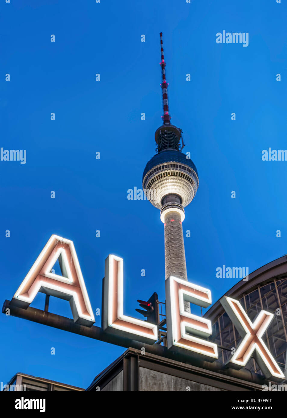 Alex, Fernsehturm am Alexanderplatz, Bahnhof, Berlin, Deutschland Stockfoto