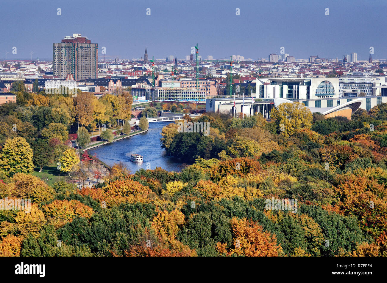 Blick von der Siegessäule über den Tiergarten, die Spree, Bundeskanzleramt, Berlin, Deutschland Stockfoto