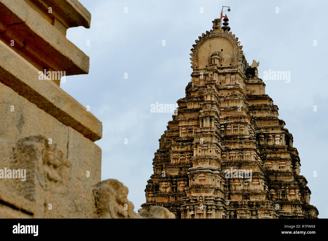 Wunderschön geschnitzten Virupaksha Temple, in Hampi, ballari Bezirk, Karnataka, Indien Stockfoto