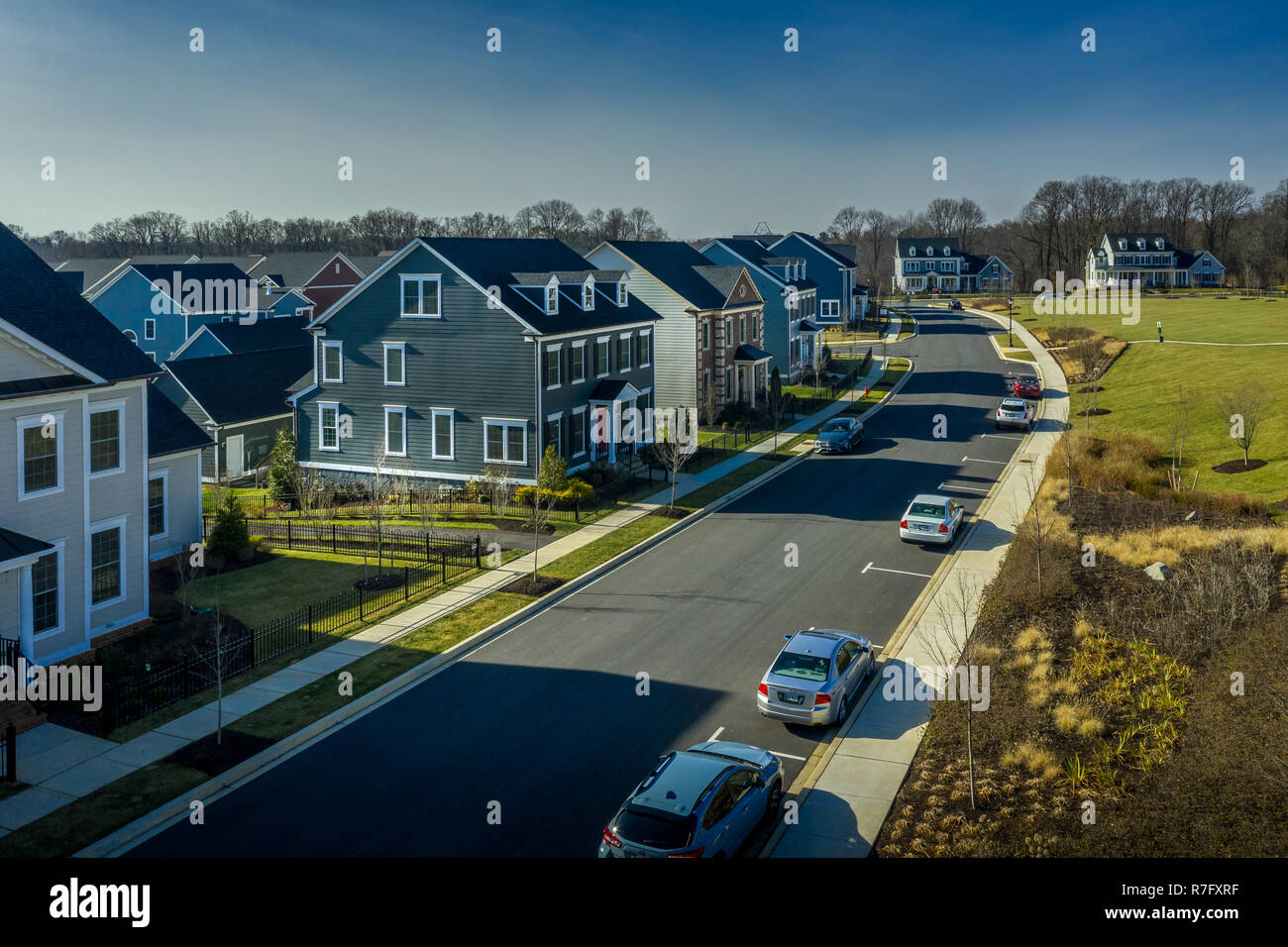 Luftaufnahme von typischen gehobenen Amerikanischen Einfamilienhaus Immobilien Wohnungen mit Vinyl Siding und backsteinfassade an der Ostküste der Vereinigten Staaten Stockfoto