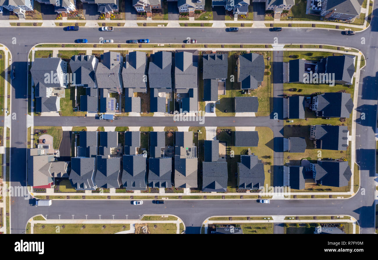 Luftaufnahme von typisch amerikanischen oberen Mittelschicht Einfamilienhaus suburban Gemeinschaft an der Ostküste der Vereinigten Staaten mit Vinyl Siding Stockfoto