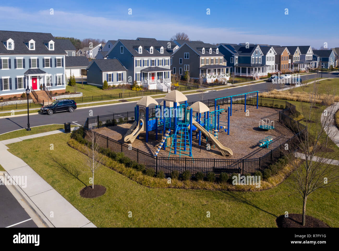 Luftaufnahme von typischen gehobenen Amerikanischen Einfamilienhaus Immobilien Wohnungen mit Vinyl Siding und backsteinfassade an der Ostküste der Vereinigten Staaten Stockfoto