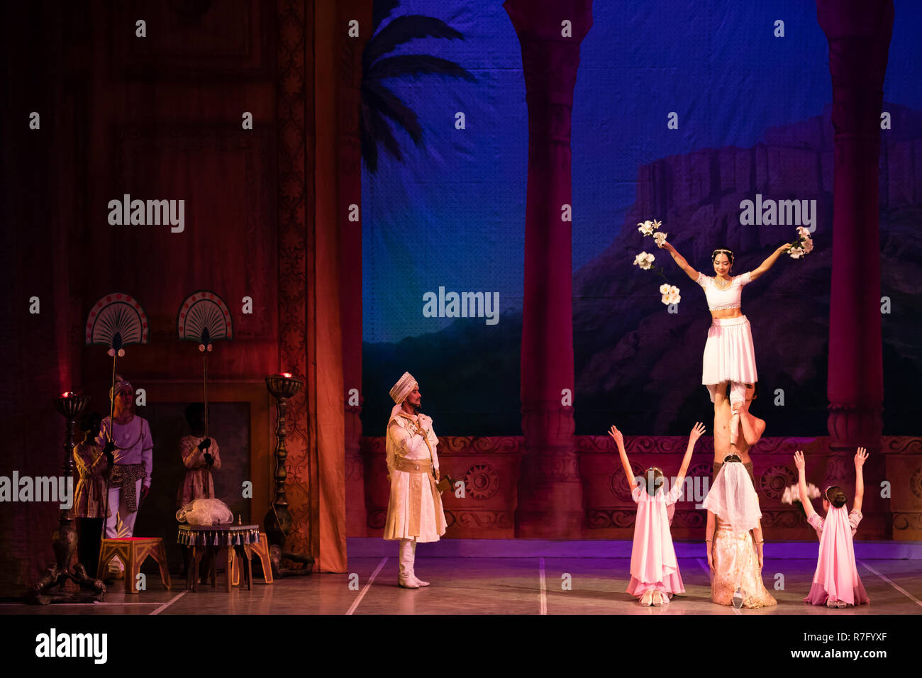 Die Leistung von Ballett La Bayadère an der Kirgisischen Theater für Oper und Ballett in Bischkek, Kirgisistan. Stockfoto