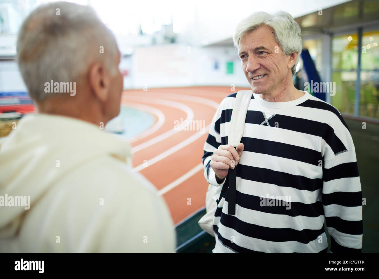 Gespräch mit Freund Stockfoto