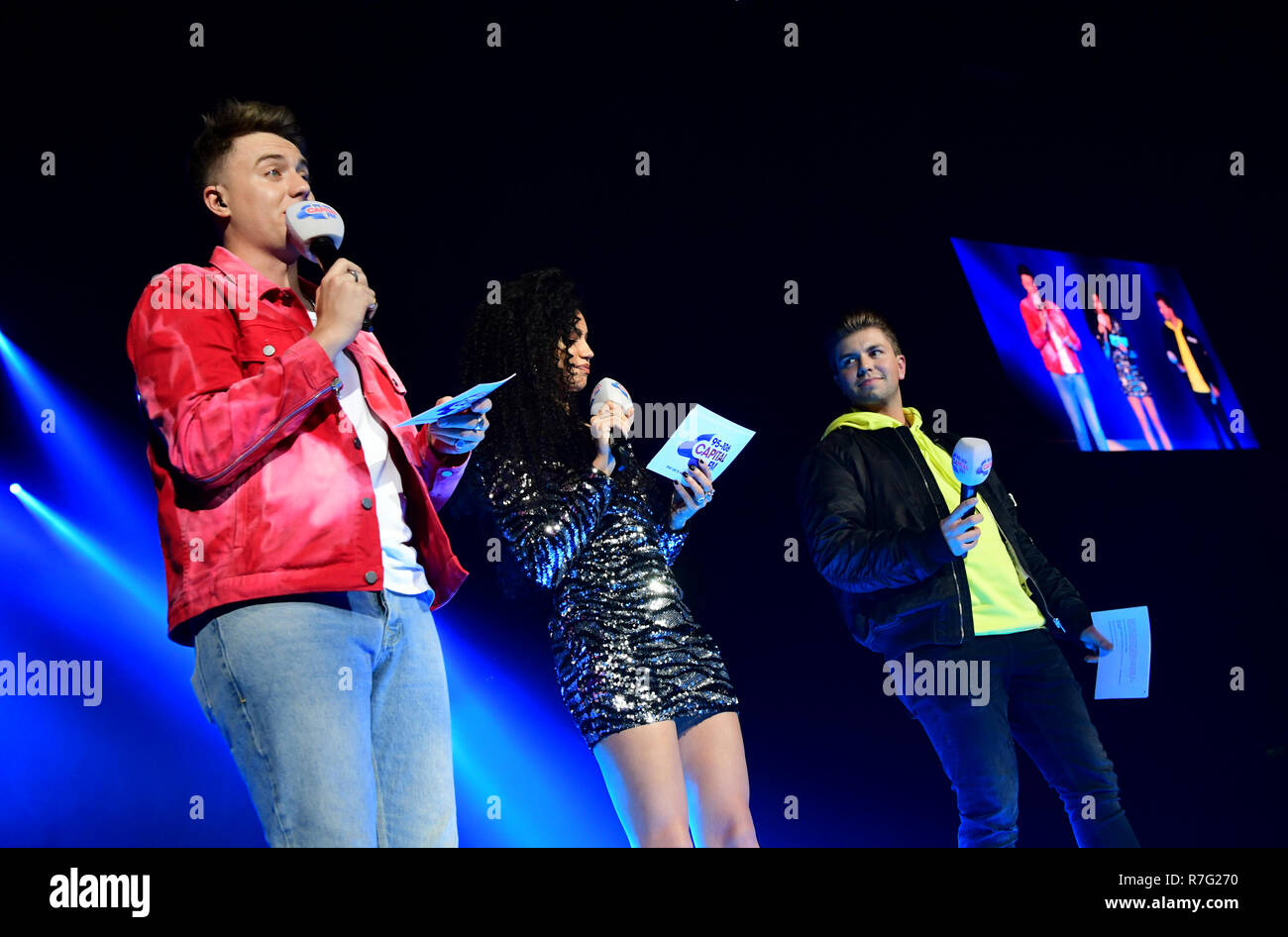 Römische Kemp, Vick Hoffnung und Sonny Jay auf der Bühne während der Tag einer der Hauptstadt Jingle Bell Ball mit Coca-Cola in der Londoner O2 Arena. PRESS ASSOCIATION Foto. Nacht der Fall sah Leistungen von Liam Payne, Rita Ora, Ellie Goulding und David Guetta. Bild Datum: Samstag, Dezember 8, 2018. Siehe PA Geschichte showbiz Jingle Bell. Foto: Ian West/PA-Kabel Stockfoto