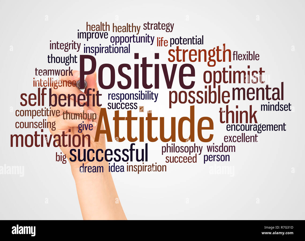 Positive Einstellung word Cloud und Hand mit Marker Konzept auf weißem Hintergrund. Stockfoto