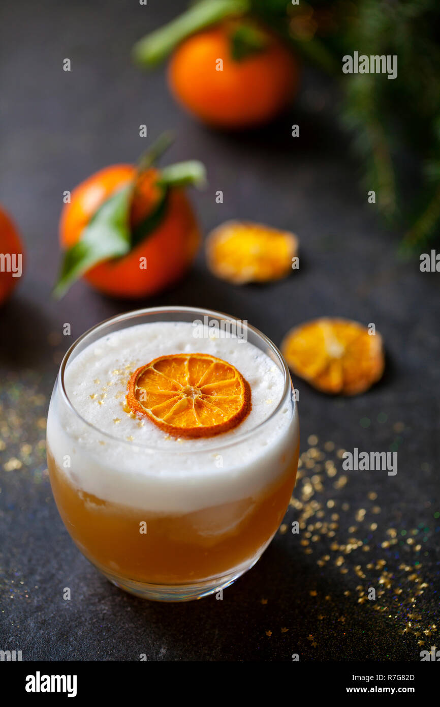 Weihnachten cocktail Amaretto sour Stockfoto