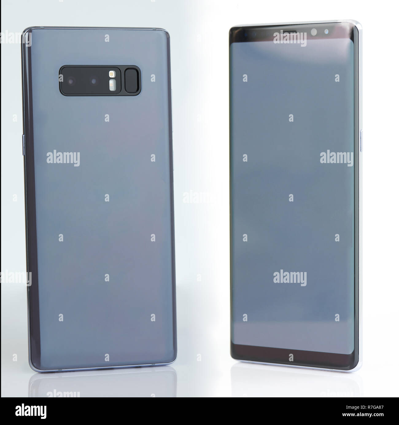 Isometrische Ansicht auf Grau moderne Smartphone isoliert Stockfoto