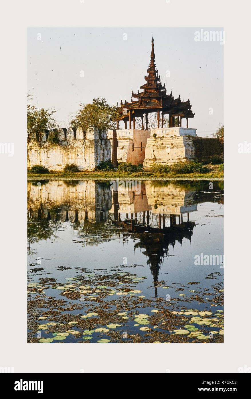 Myanmar, Burma, Mandalay, Palast Ruinen, 1966 oder früher, verlorenen Städte Asiens, Architektur, Südostasien. Stockfoto