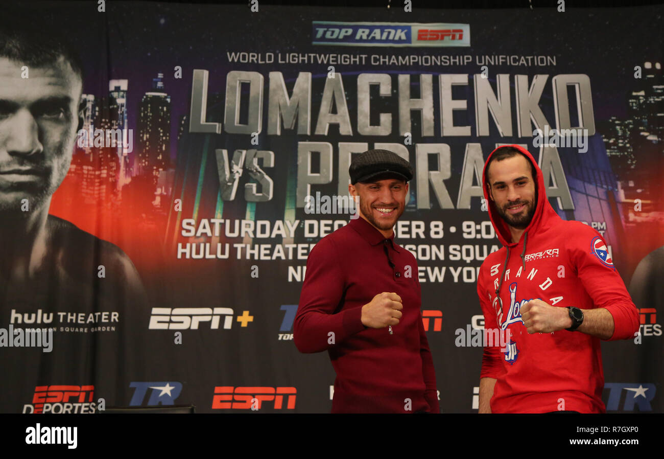 Lightweight Champion Boxer Vasiliy Lomachenko L Und Jose Pedraza Wahrend Der Pressekonferenz Posiert Vor Dem Titel Vereinigung Kampf Stockfotografie Alamy