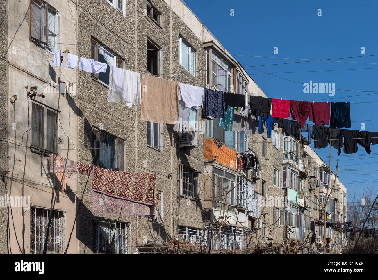 Kommunistischen Stil konkrete Apartment Blocks während der sowjetischen Besatzung, Kabul, Provinz Kabul, Afghanistan gebaut Stockfoto