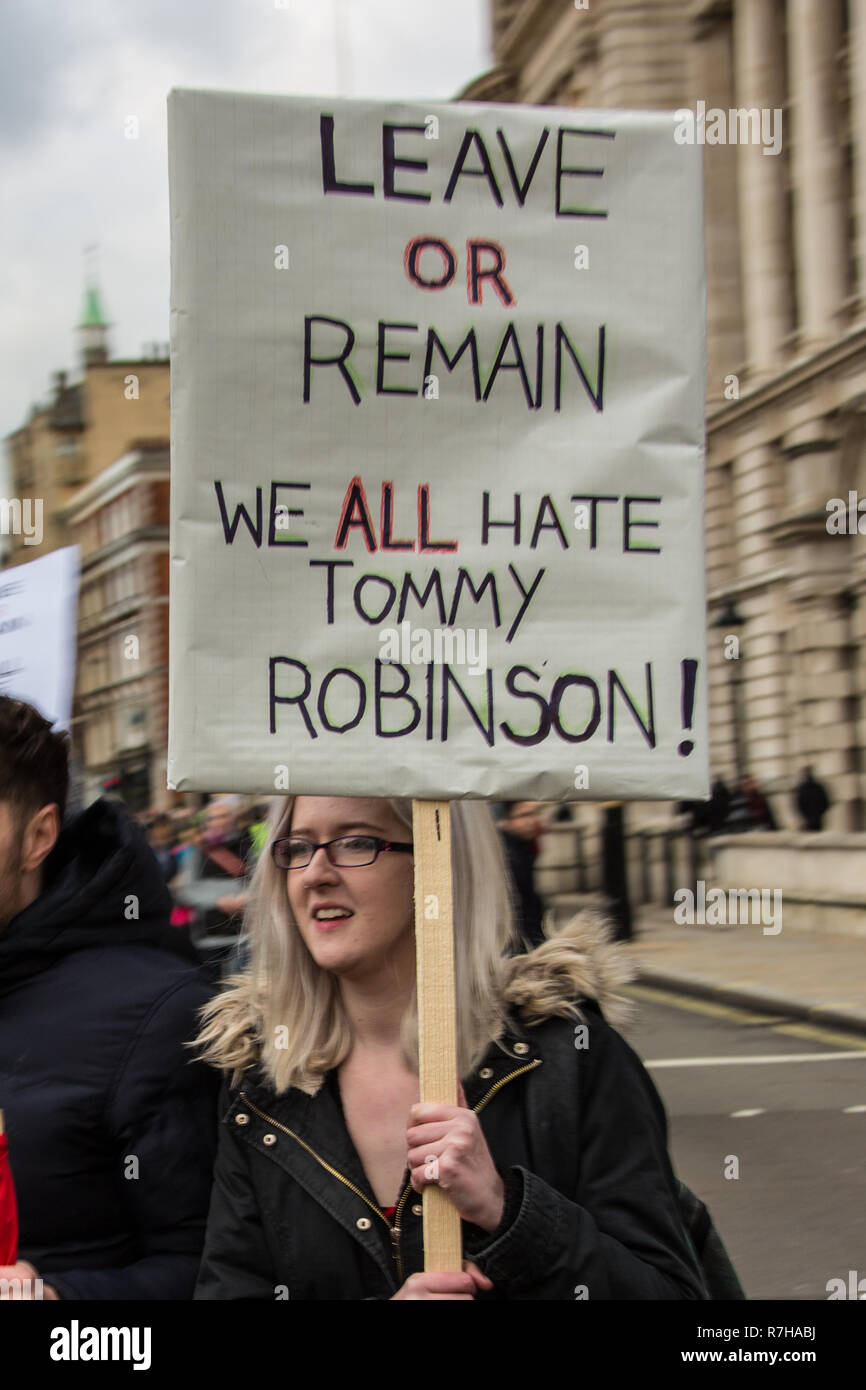 London, Großbritannien. 9 Dez, 2018. Tausende marschierten in einer anti-rassistischen Zähler Demonstration gegen Rechts organisiert "Brexit Verrat" März in Central London und stark unterlegenen der rassistischen UKIP led März. Quelle: David Rowe/Alamy leben Nachrichten Stockfoto