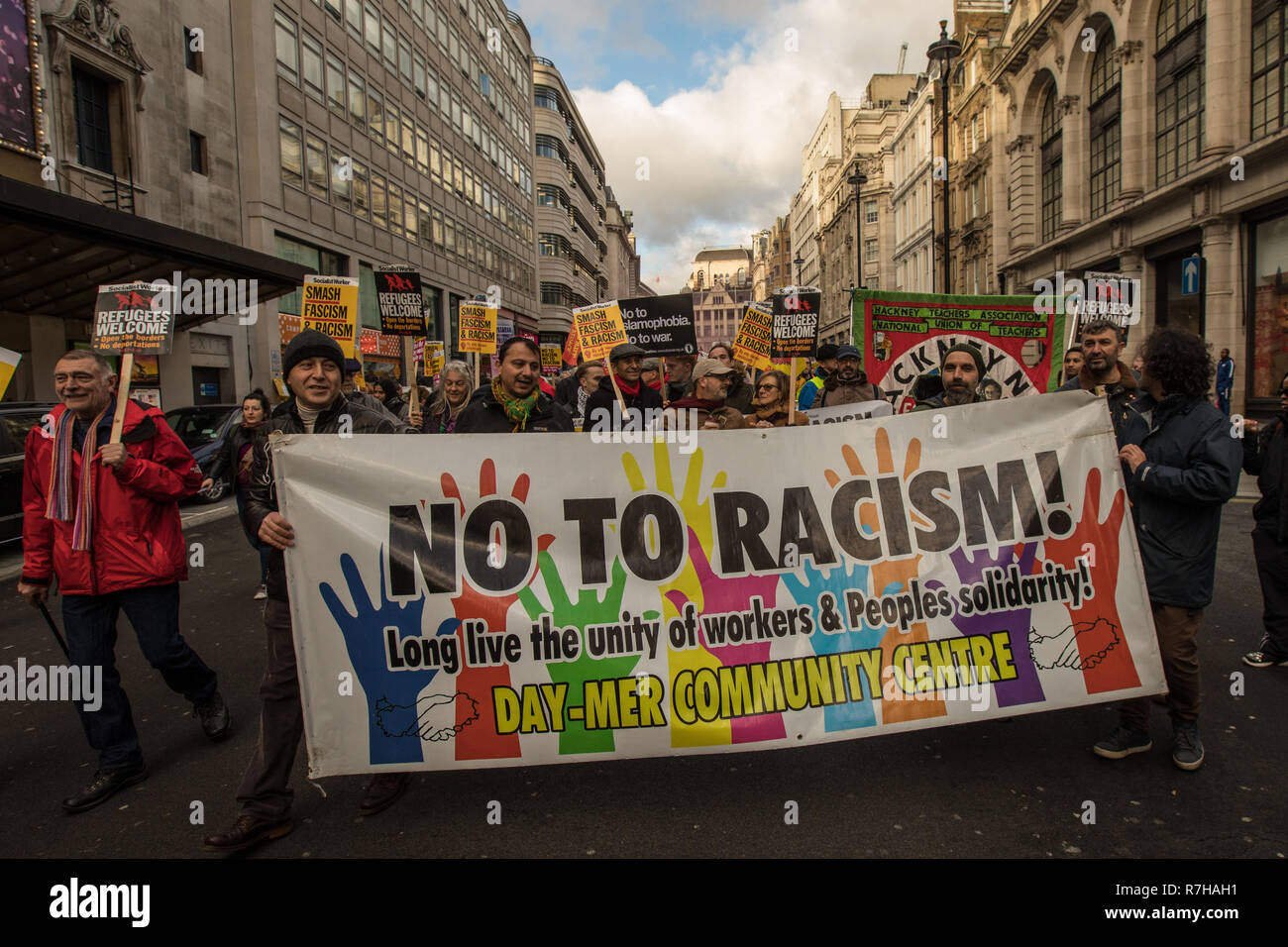 London, Großbritannien. 9 Dez, 2018. Tausende marschierten in einer anti-rassistischen Zähler Demonstration gegen Rechts organisiert "Brexit Verrat" März in Central London und stark unterlegenen der rassistischen UKIP led März. Quelle: David Rowe/Alamy leben Nachrichten Stockfoto