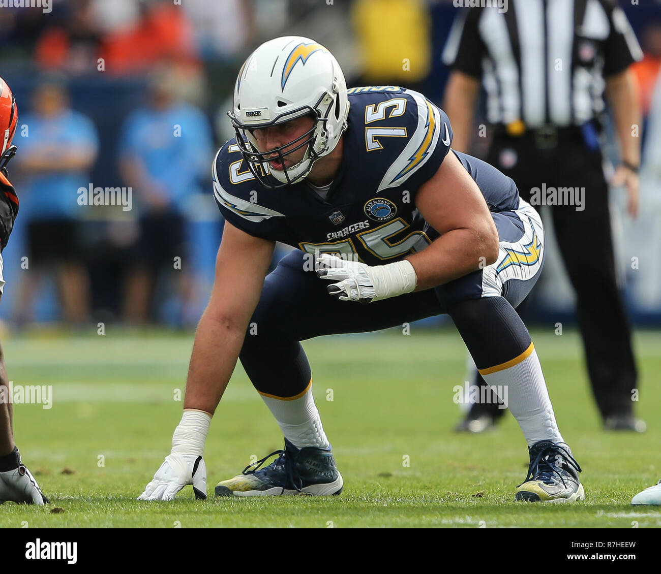 Carson, Kalifornien, USA. 9. Dez 2018. Los Angeles Ladegeräte offensive guard Michael Schofield #75 auf der Linie während der Cincinnati Bengals vs Los Angeles Ladegeräte bei Stubhub Center in Carson, Ca auf Carson, Kalifornien, USA. 9. Dez 2018. (Foto durch Jevone Moore) Credit: Cal Sport Media/Alamy leben Nachrichten Stockfoto