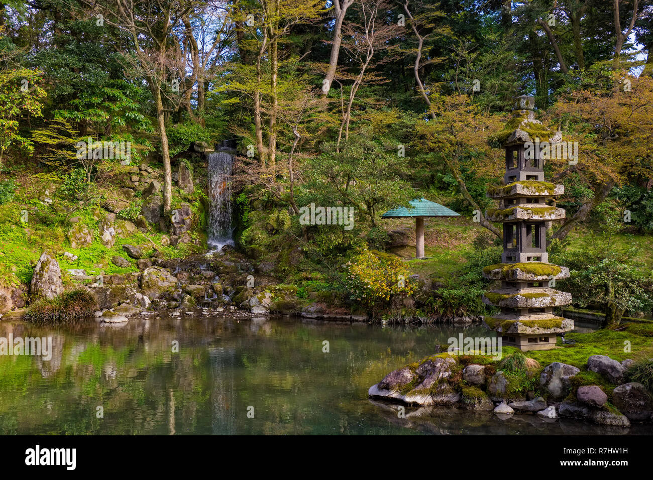 Landschaft rund um kenrokuen Garten einer der schönsten Landschaftsgärten, Suchen Kanazawa City, Japan Stockfoto