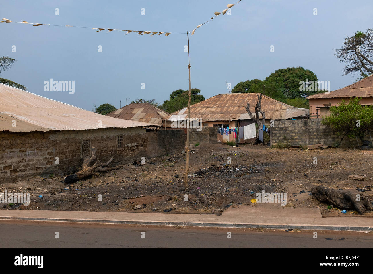 Häuser in der Bandim Nachbarschaft in der Stadt Bissau, Guinea-Bissau. Guinea-bissau ist eines der ärmsten Länder der Welt. Stockfoto
