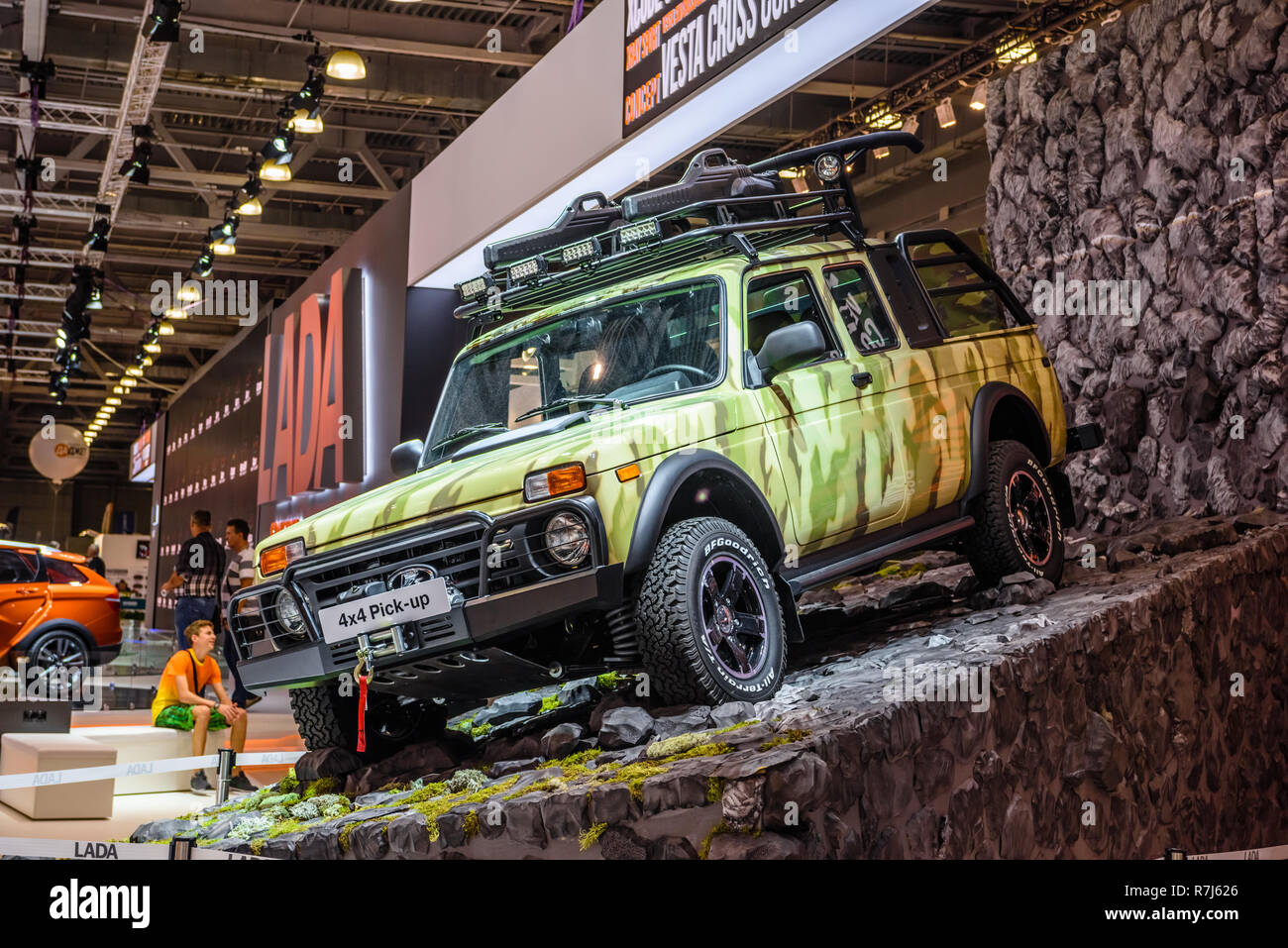 Moskau - August 2016: VAZ-2329 LADA 4 x 4 Pickup MIAS Moscow International Automobile Salon am 20. August 2016 in Moskau vorgestellt. Stockfoto