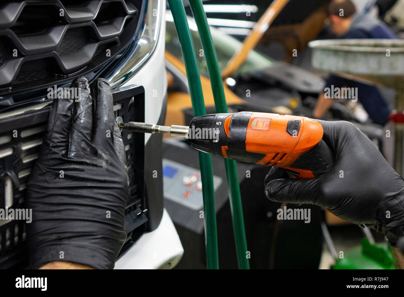 Automechaniker Reparatur Auto. Selektive konzentrieren. Stockfoto