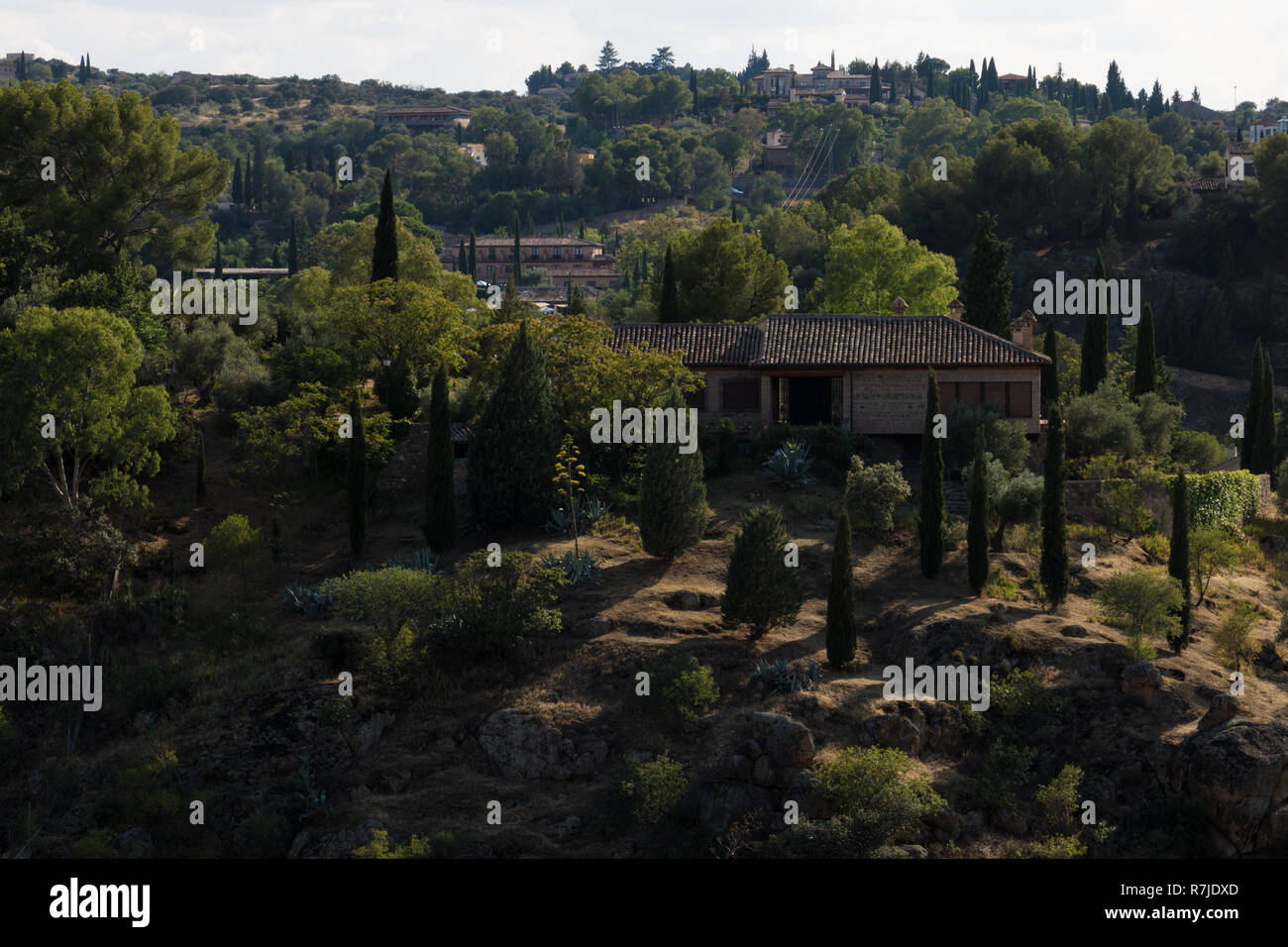 Häuser in den Bergen in der Nähe von Toledo, Spanien. Stockfoto