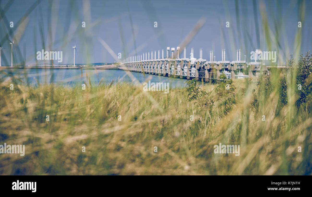 Das Sturmflutwehr Oosterschelde in der Nähe Neeltje Jans in den Niederlanden Stockfoto