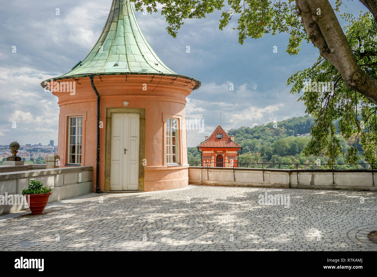 Pavillon des Schlosses in Prag im Sommer Stockfoto