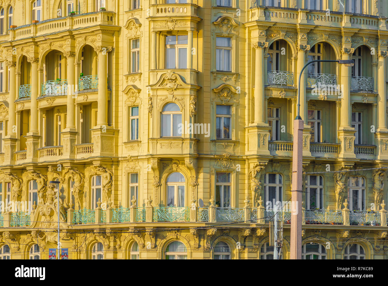 Prag hotel, mit Blick auf die bunte Fassade eines typischen Jugendstil Hotel Gebäude im Nove Mesto Viertel von Prag, tschechische Republik. Stockfoto