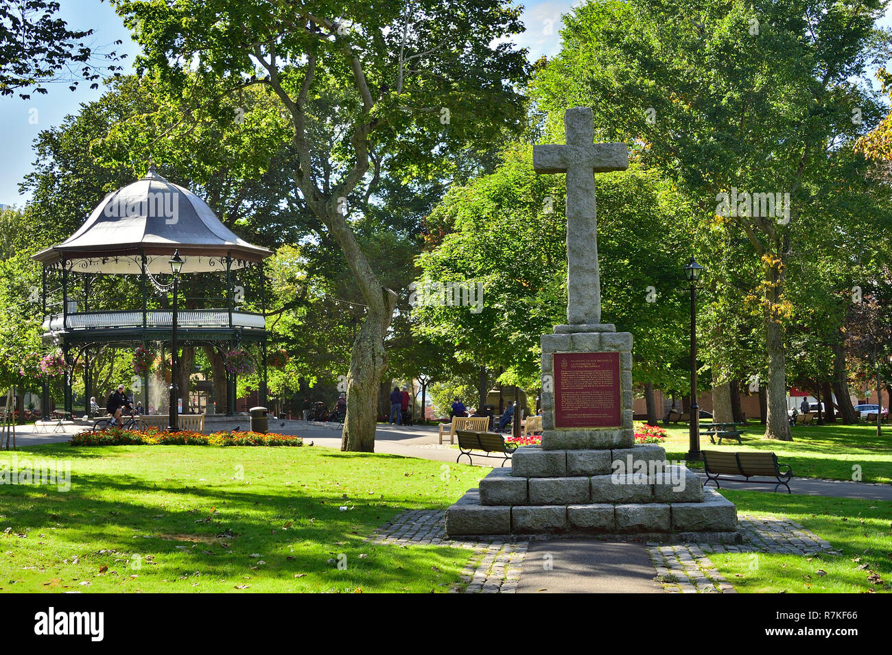 King Square einen Stein Memorial cross die Landung der ersten Siedler zu ehren, die Loyalisten in der Stadt Saint John New Brunswick Kanada. Stockfoto