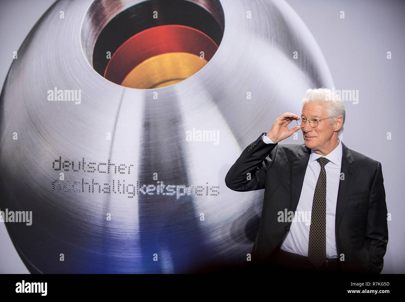 Düsseldorf, Deutschland. 07 Dez, 2018. Richard Gere, Schauspieler und Aktivist, erhält den Ehrenpreis des Deutschen Nachhaltigkeitspreis 2019. Präsentation des Deutschen Nachhaltigkeitspreis in Düsseldorf / Deutschland am 07.12.2018 | Verwendung der weltweiten Kredit: dpa/Alamy leben Nachrichten Stockfoto