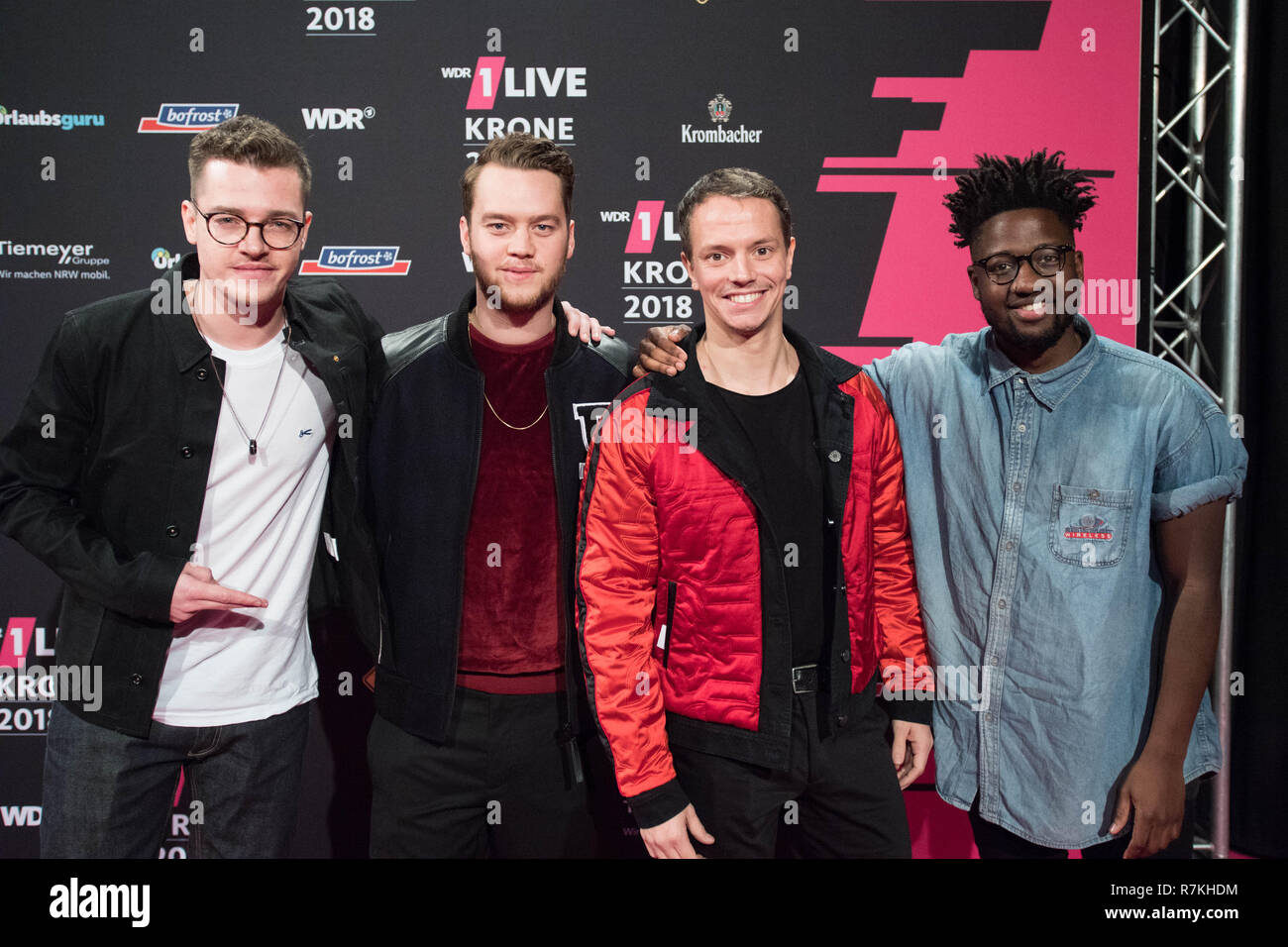 Bochum, Deutschland. 07 Dez, 2018. Alle Farben, Kelvin Jones und Younotus, Musiker, Sänger, Sängerin, Band, Gruppe, halb Bild, halb Abbildung, Querformat, auf dem roten Teppich der EinsLive Krone Zeremonie am 06.12.2018 in Bochum/Deutschland | Verwendung der weltweiten Kredit: dpa/Alamy leben Nachrichten Stockfoto