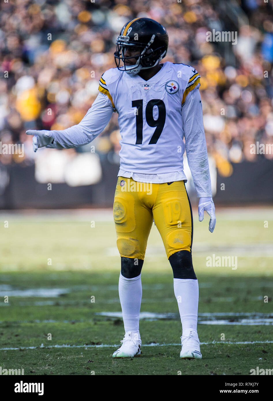 Dez 09 2018 Oakland USA CA Pittsburgh Steelers wide receiver JuJu Smith-Schuster (19) die Line of Scrimmage Spiel während der NFL Football Spiel zwischen Pittsburgh Steelers und die Oakland Raiders 21-24 an O. co Coliseum Stadium Oakland, Calif. Thurman James/CSM verloren Stockfoto