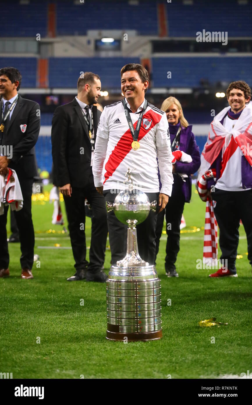 Madrid Spanien 16 Jan 2018 Fussball Copa Libertadores Final River Plate Boca Juniors Im Stadion Santiago Bernabeu Der River Plate Trainer Marcelo Gallardo Besitzen Mit Der Copa Libertadores Nach Einem Sieg