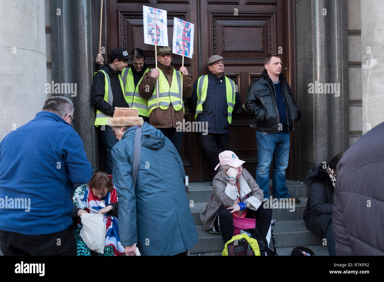 Pro Brexit Rallye organisiert von Ukip und Tommy Robinson an der 'Verrat an Brexit" protestieren, wie sie das Abkommen zwischen der Mai Tory Regierung und der EU vereinbart. London, UK, 9. Dezember 2018. Credit: Mike Abrahams/Alamy leben Nachrichten Stockfoto