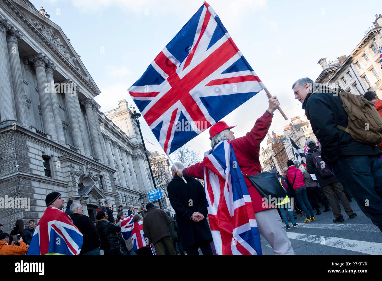 Pro Brexit Rallye organisiert von Ukip und Tommy Robinson an der 'Verrat an Brexit" protestieren, wie sie das Abkommen zwischen der Mai Tory Regierung und der EU vereinbart. London, UK, 9. Dezember 2018. Credit: Mike Abrahams/Alamy leben Nachrichten Stockfoto