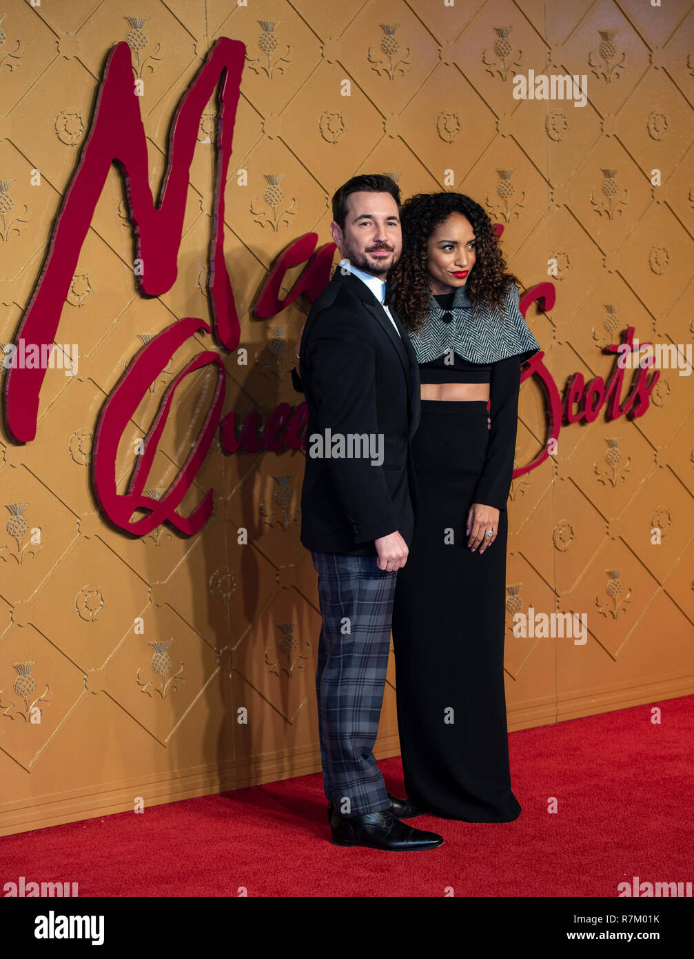 London, Großbritannien. 10. Dez 2018. Martin Compston und Tianna Chanel Flynn besucht die Europäische Premiere von "Mary Queen of Scots" im Cineworld Leicester Square am 10. Dezember in London, England 2018. Credit: Gary Mitchell, GMP-Media/Alamy leben Nachrichten Stockfoto