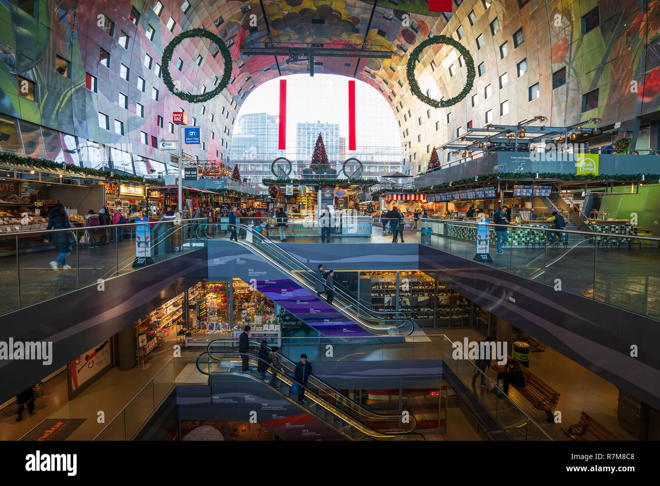 Die moderne Wohn- und Gewerbeimmobilien Entwicklung, Markthal, Markthalle, in Rotterdam, Niederlande Stockfoto