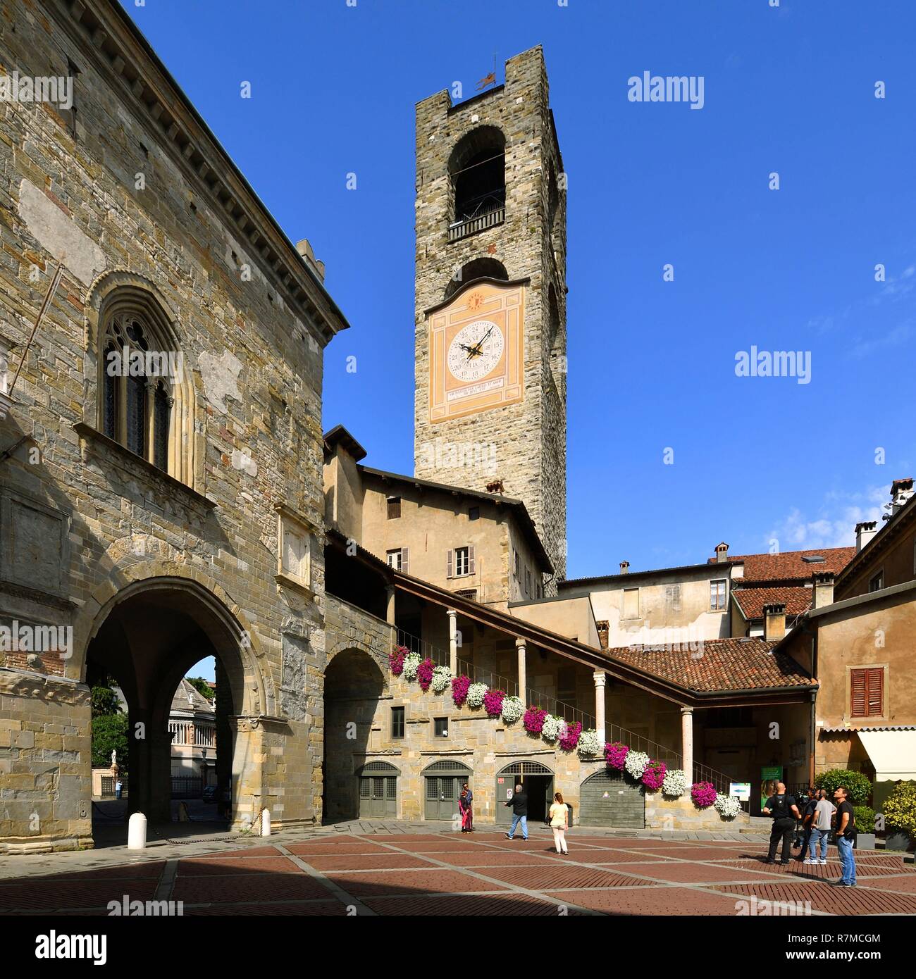 Torre Civica Piazza Vecchia Stockfotos und bilder Kaufen Alamy