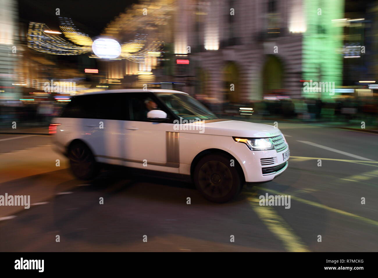 Range Rover Motion Blur, Regent Street, London, England, Großbritannien Stockfoto