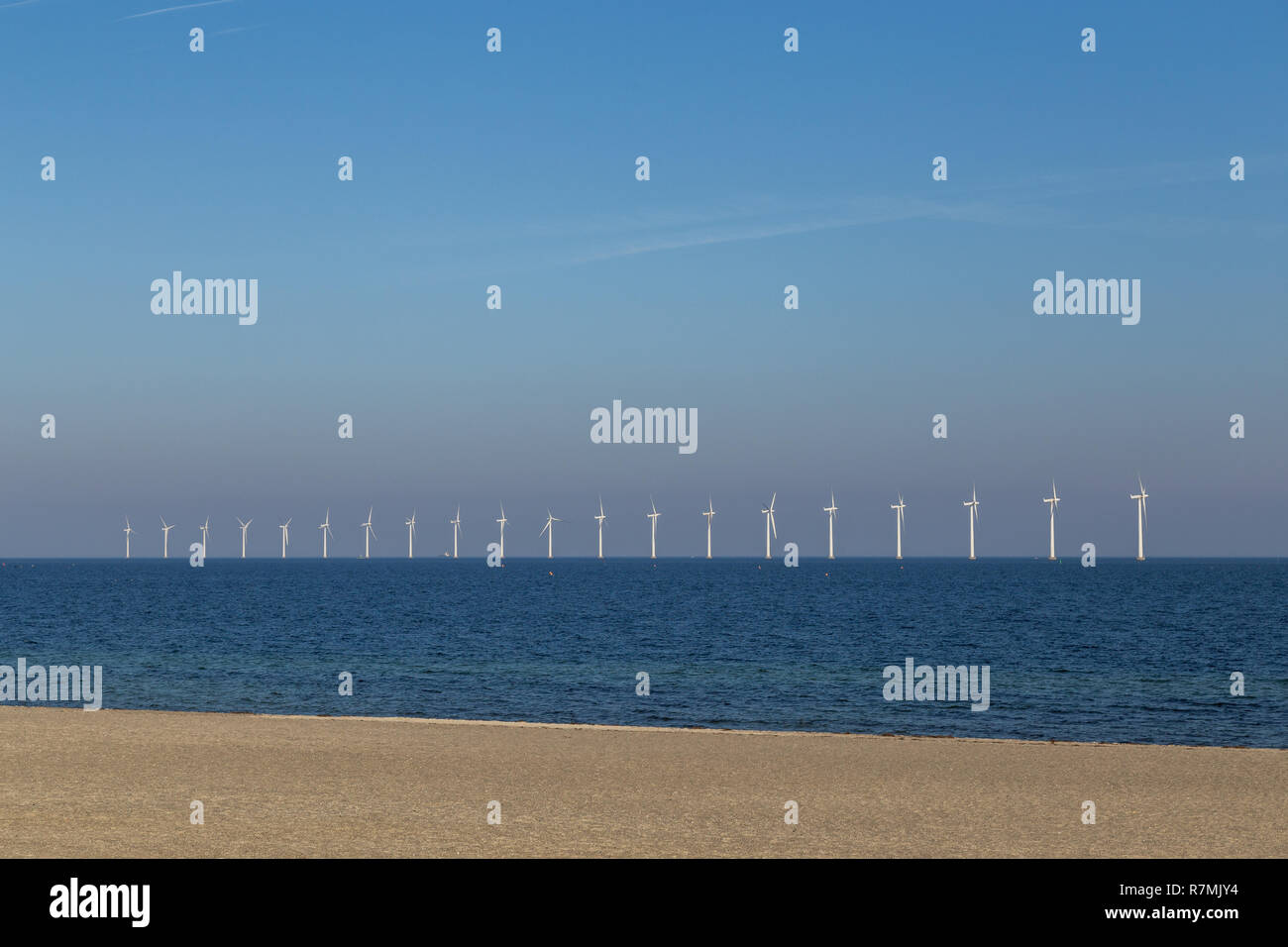 Offshore-windenergie-Anlagen in den Amager Strand in Kopenhagen Stockfoto