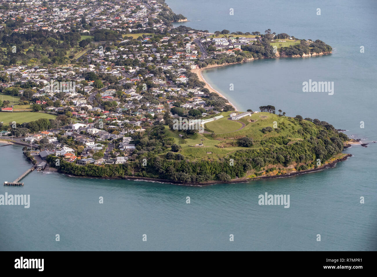 Antenne Stadtbild Übersichten von Auckland City, CBD, Brücke, Waitemata Hafen und den Golf von Hauraki, Neuseeland Stockfoto