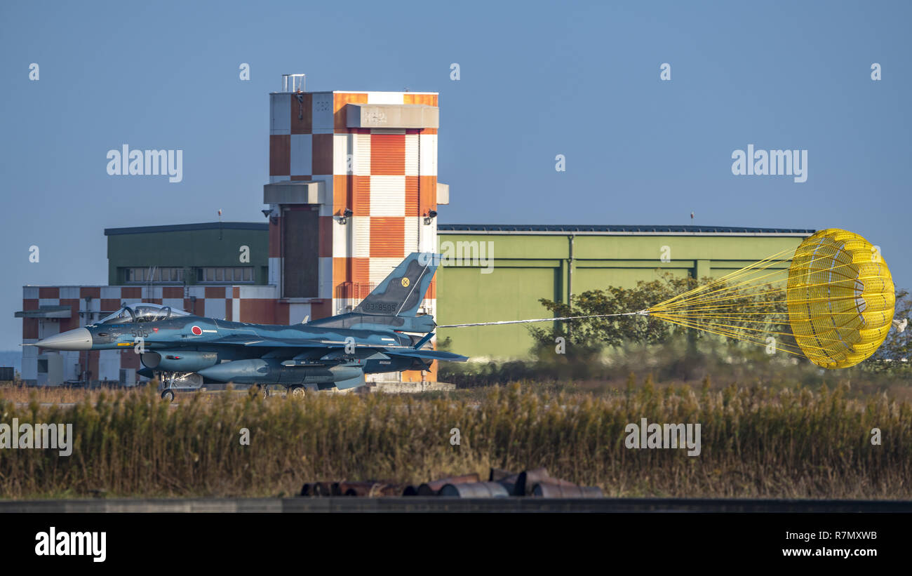China. 06 Dez, 2018. F-2 ein Kämpfer an der Tsuiki Air Base während der jährlichen Airshow in Japan gesehen werden können. Credit: SIPA Asien/Pacific Press/Alamy leben Nachrichten Stockfoto