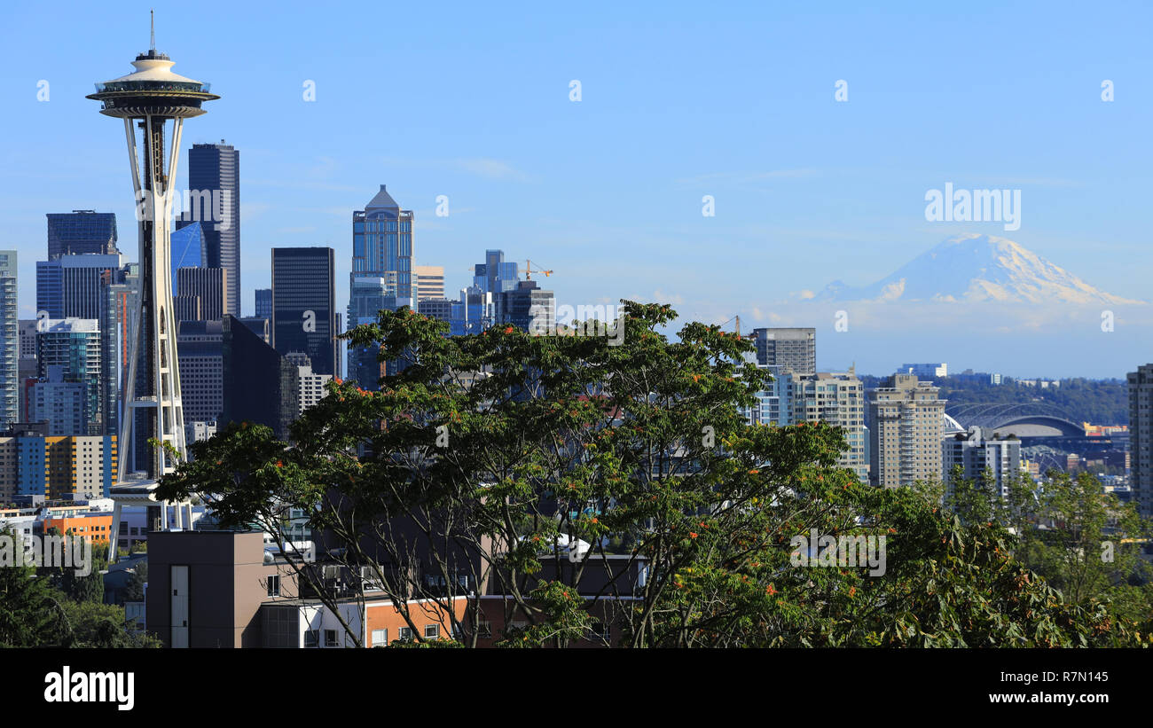 Die Seattle, Washington Skyline mit Mount Ranier auf klaren Tag Stockfoto