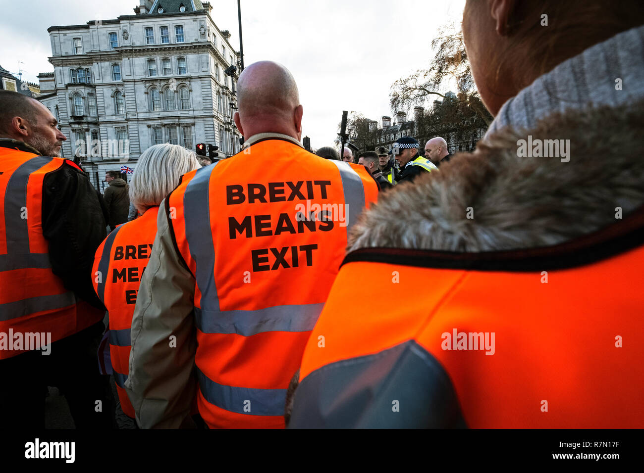 London Dec 9 2018. Anti EU, Pro Brexit Verrat Anhänger auf London fahren Sie hinunter und März durch das Zentrum von London für Rallye organisiert von Ukip leader Gerard Batton und Tommy Robinson (Steven Yaxley-Lennon) Foto Janine Wiedel Stockfoto