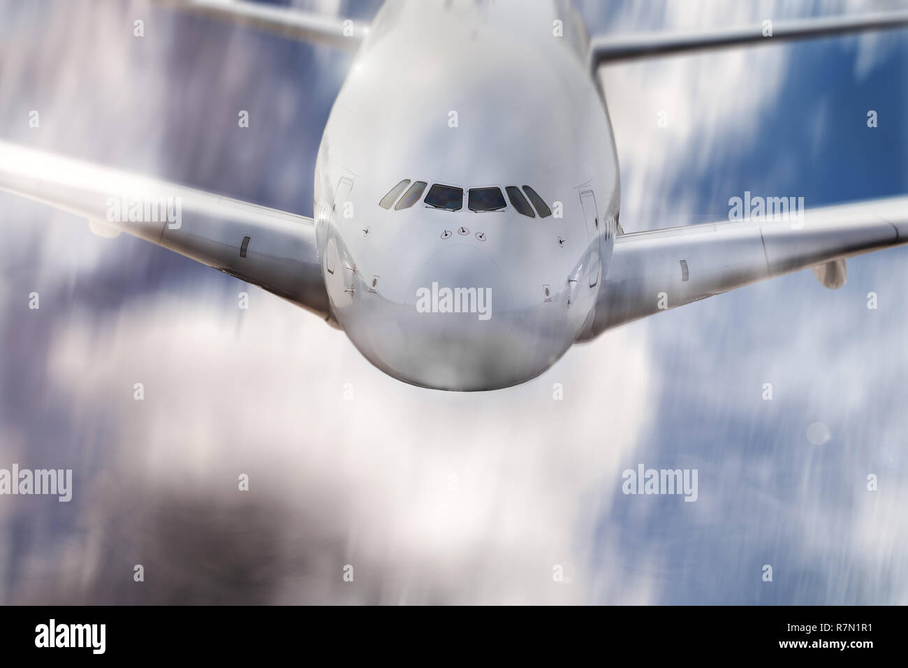 Ein Flugzeug fliegen, mittlere Luftgeschwindigkeit blur Stockfoto