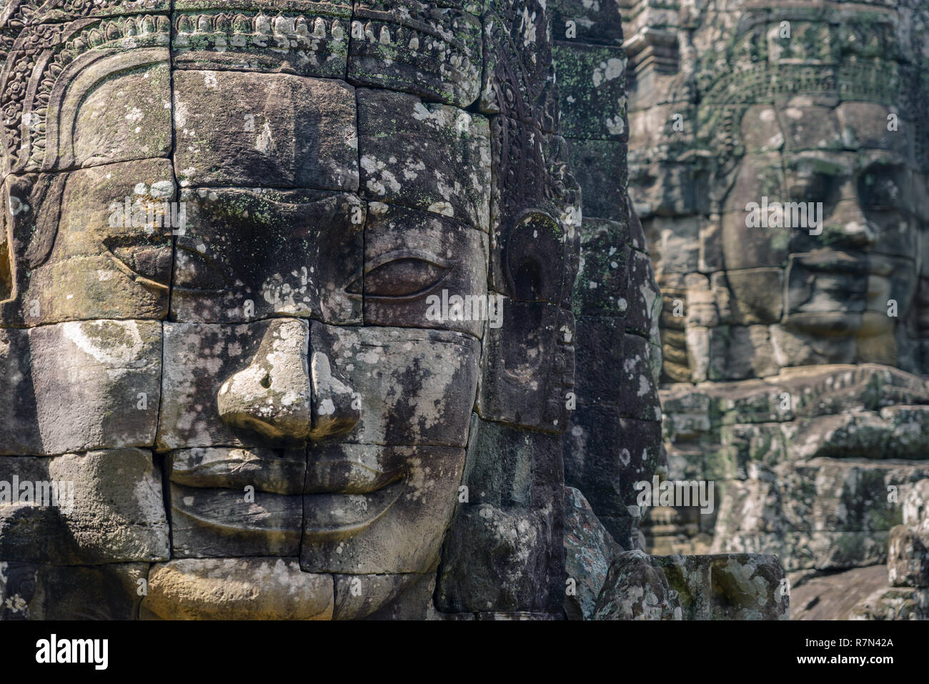 Stein Gesichter in Angkor Thom Tempel, selektive konzentrieren. Buddhismus meditation Konzept, weltberühmten Reiseziel, Kambodscha Tourismus. Stockfoto