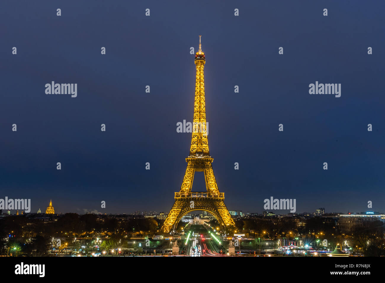 Eiffelturm in der Nacht, Paris, Frankreich Stockfoto