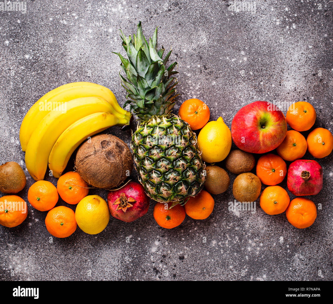 Sortiment an frischen tropischen Früchten Stockfoto