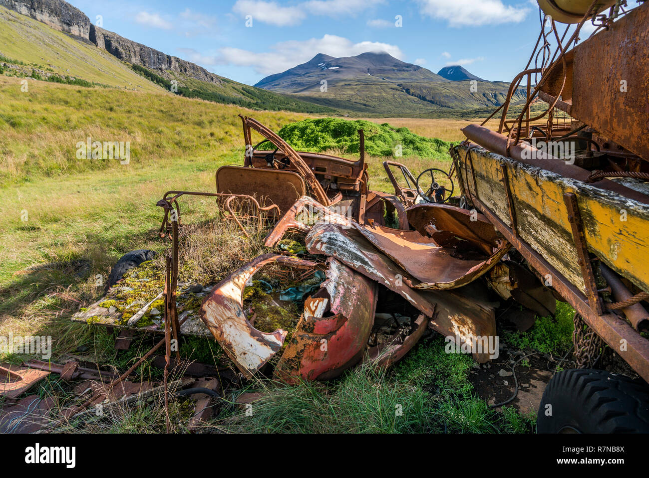 Alte verrostete Fahrzeuge, Hvalfjordur Island Stockfoto