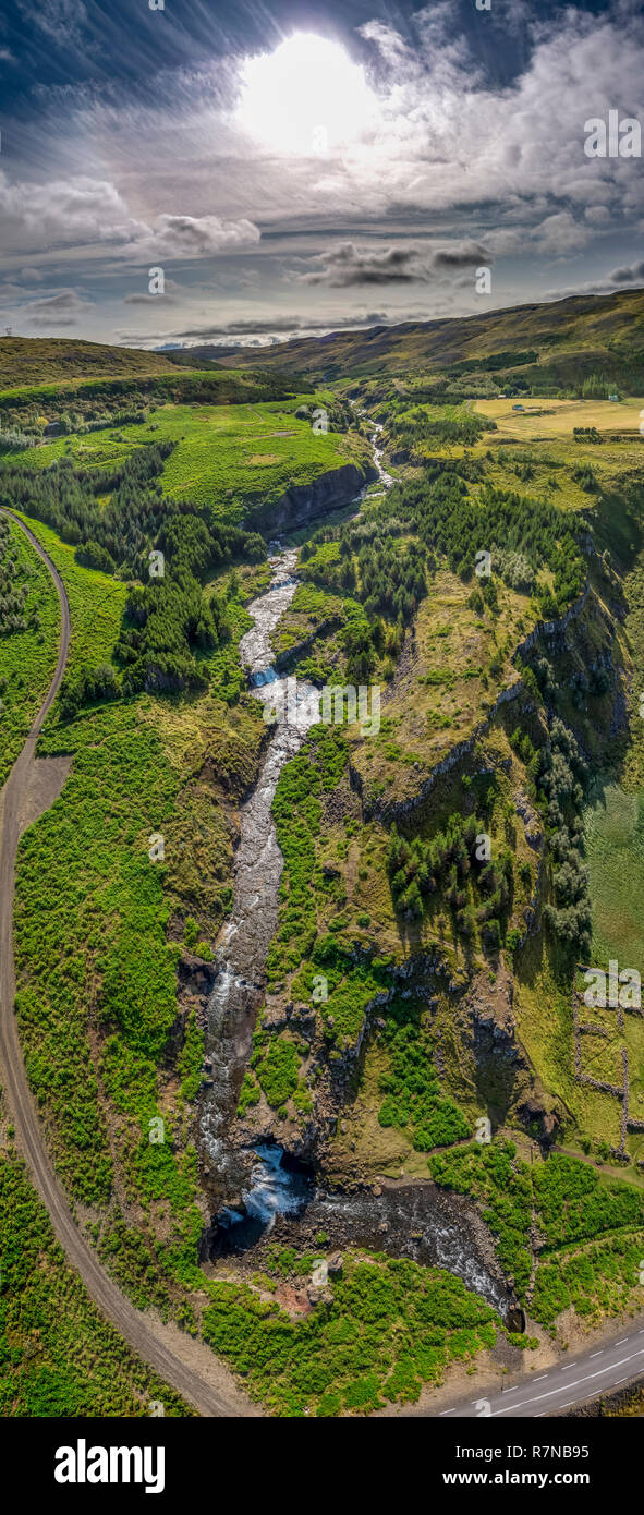 Fossa Wasserfälle, Hvalfjordur Island. Dieses Bild ist mit einer Drohne erschossen. Stockfoto